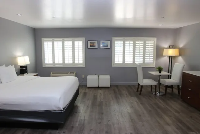 جناح أساسي بسرير كينج لذوي الإعاقة، BLVD Hotel and Studios Universal-Hollywood, an Ascend Collection Hotel 1/9