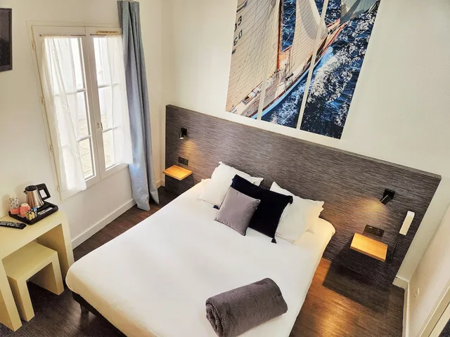 Room, Triple, 1 Queen and 1 Single Bed, Hotel Du Port 1/2
