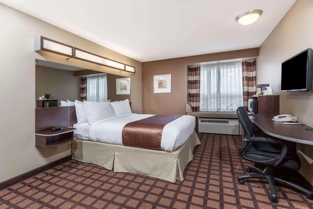 غرفة بسرير كوين، Microtel Inn Suites By Wyndham Timmins 4/10