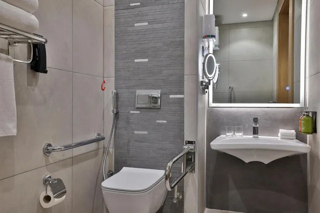 جناح بسرير كينج بغرفة نوم واحدة، فندق وأجنحة هوليداي إن الخبر(Holiday Inn and Suites Al Khobar) 2/4