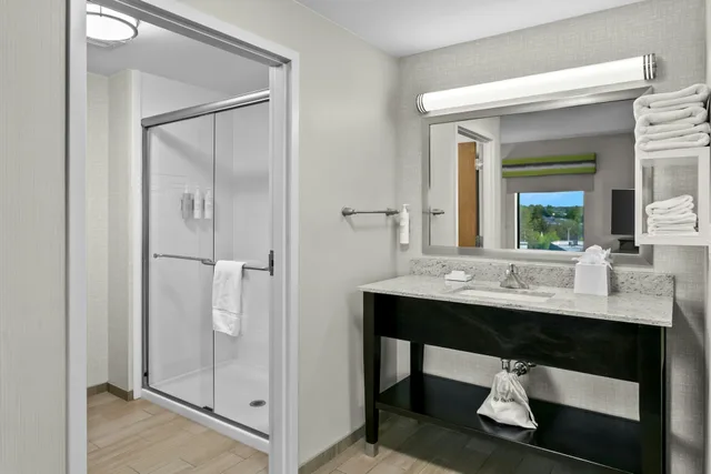 Studio, King Bed, Hampton Inn Suites Baltimore Woodlawn 2/3