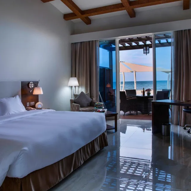 Premium, Chalet, King Bed, Beach Front, Private Garden, Terrace، Danat Jebel Dhanna Resort 1/7