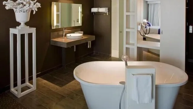 غرفة كومفورت بسريرين منفصلين وسرير كوين بحوض استحمام، Van der Valk Hotel Apeldoorn De Cantharel 3/3