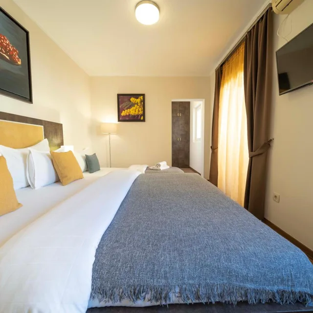 غرفة قياسية بسرير مزدوج أو سريرين منفصلين مع سرير إضافي، BOUTIQUE HOTEL MOMENTUM by Aycon 1/10