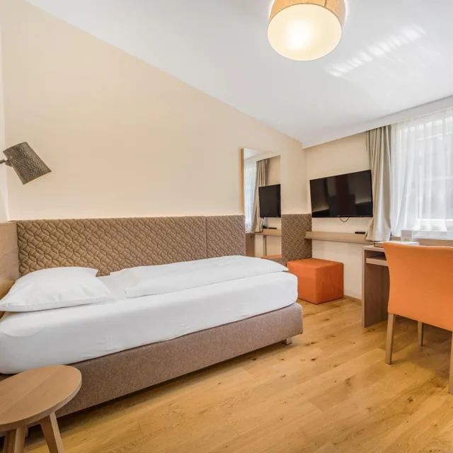 Room, Single, Das Grune Hotel Zur Post - 100 Bio 1/19