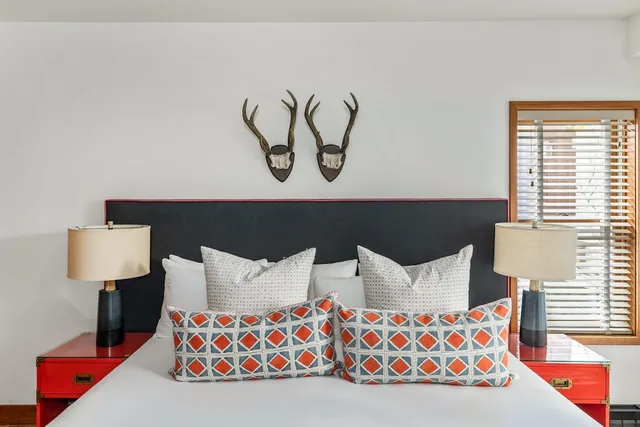2 Bedrooms, King and Twin Beds, Riverside، The Auberge Residences at Element 52 5/10