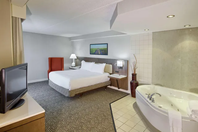 غرفة بسرير مزدوج بشرفة، Hilton Garden Inn Kent Island Marina 2/3