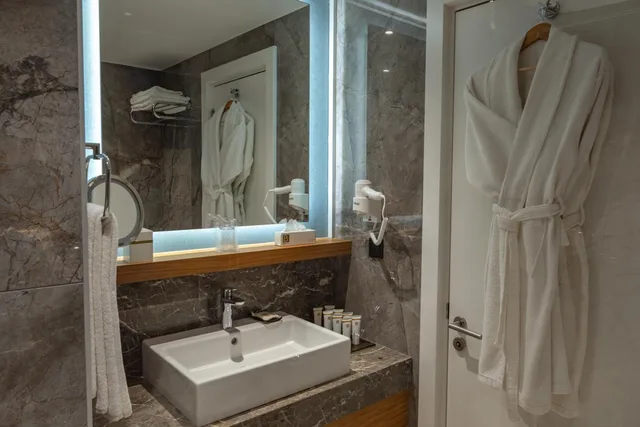 Economy, Double or Twin Bed, French Balcony، Baia Hotel Lara 4/4