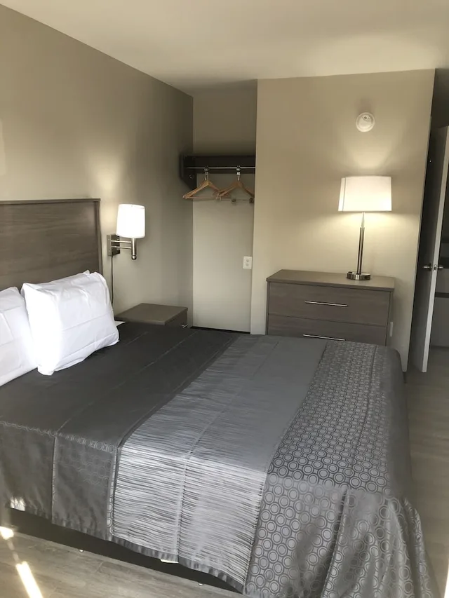 غرفة قياسية مفردة بسرير كوين، Trolley Stop Motel Philadelphia Media 2/6