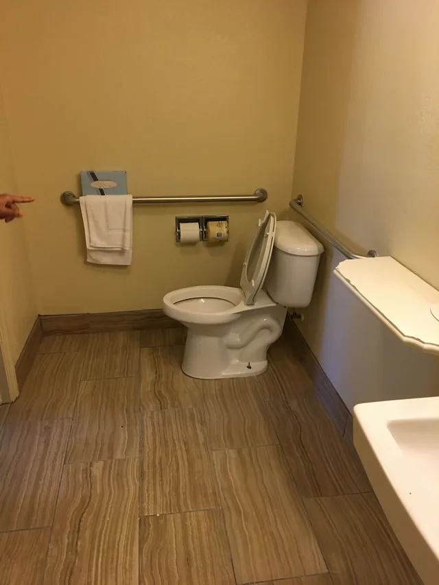 غرفة بسرير كينج لذوي الإعاقة، Days Inn by Wyndham Brooksville/Dade City 4/4