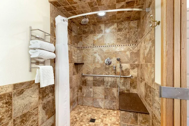 غرفة بسرير كوين لذوي الإعاقة، Best Western Plus Longbranch Hotel and Convention Center 6/6