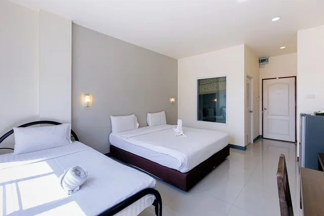 غرفة عائلية بسرير كينج وسرير فردي، Panwalee Hotel 3/8