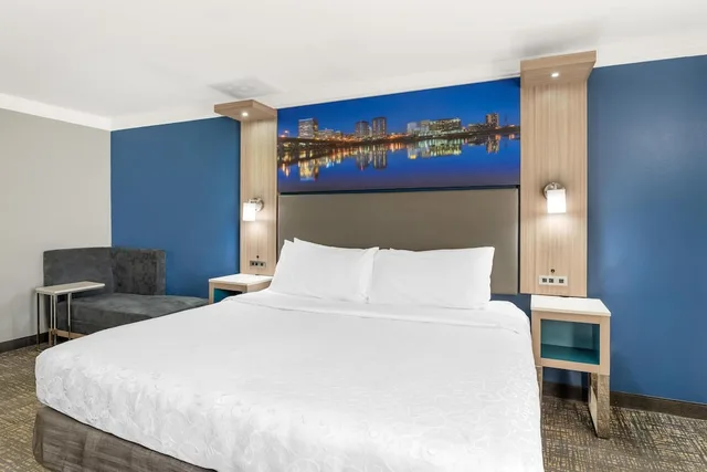 غرفة قياسية بسرير كينج لذوي الإعاقة، Best Western Plus Glen Allen Inn 2/8