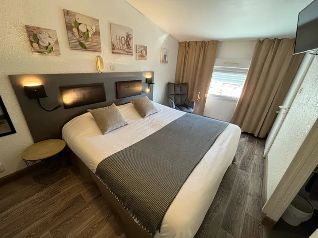 غرفة سوبيريور بسرير مزدوج، CITOTEL LE CHEVAL BLANC 1/9