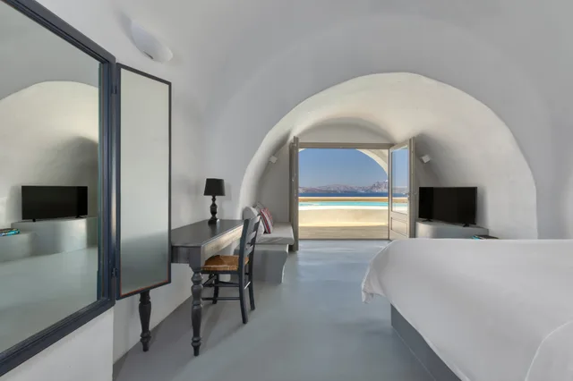 Deluxe Cave Suite Private Pool Caldera View، Grand Ambassador Santorini Hotel 1/4