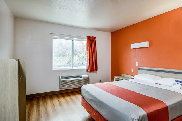 غرفة بريميوم بسرير كوين لذوي الإعاقة، Motel6 Framingham, MA - Boston West 3/10