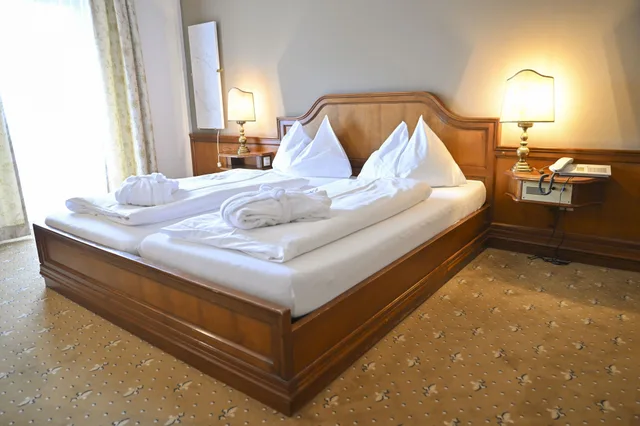 غرفة قياسية بسرير كوين بإطلالة على الحديقة بشرفة، GRUNDLERS HOTEL RESTAURANT SPA 1/2
