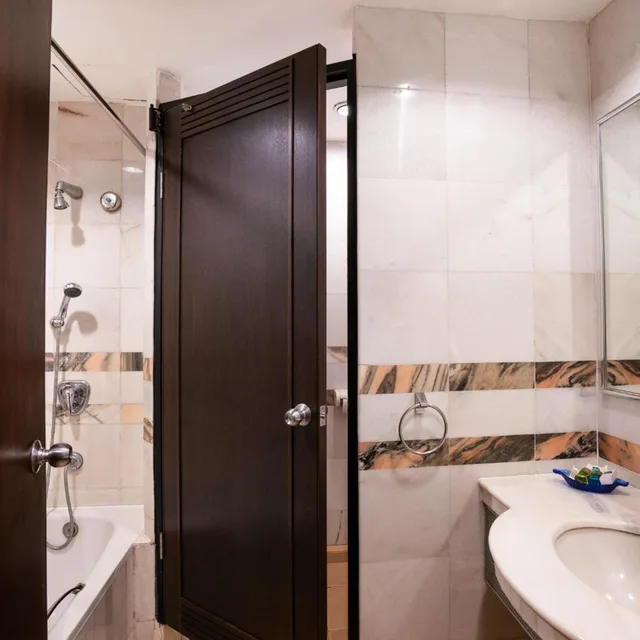 Pines King Room Hill View، Century Pines Resort 2/2