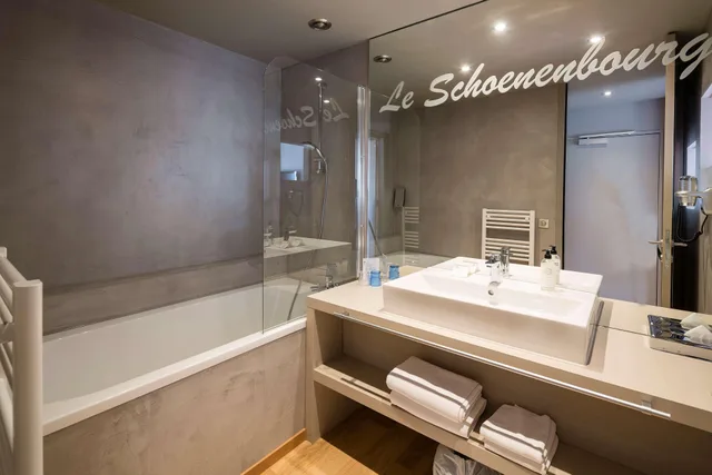غرفة بسرير كوين، Best Western Plus Hotel and SPA Le Schoenenbourg 3/4