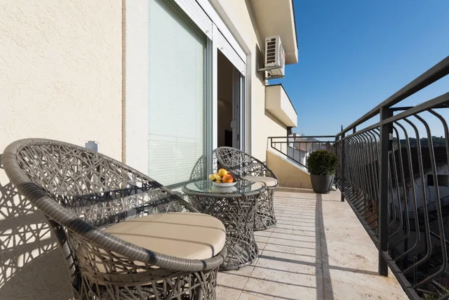 شقة بسرير كوين وسرير بطابقين بإطلالة على البحر بشرفة بغرفة نوم واحدة، Apartments 42 North 5/5