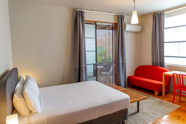 غرفة بسرير كوين بشرفة، Dive Hotel Coogee Beach 1/5