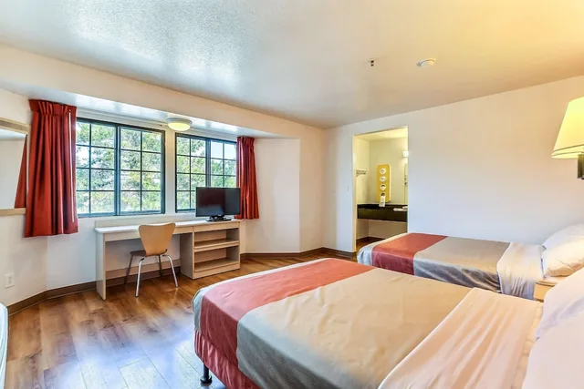 غرفة ديلوكس بسريرين كوين، Motel6 Pinole, CA 1/6