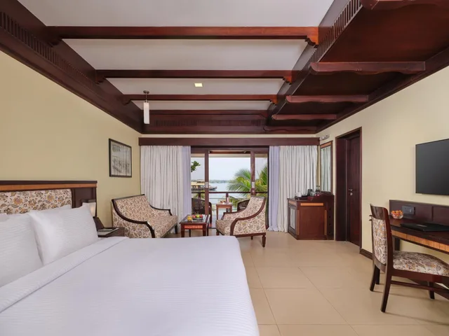 غرفة بريميير بإطلالة على البحيرة بشرفة، Sterling Lake Palace Alleppey. 1/2