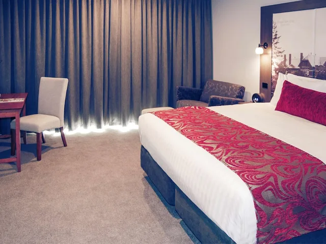 جناح بريميير بسرير كينج بحوض جاكوزي، Mercure Warragul 1/5