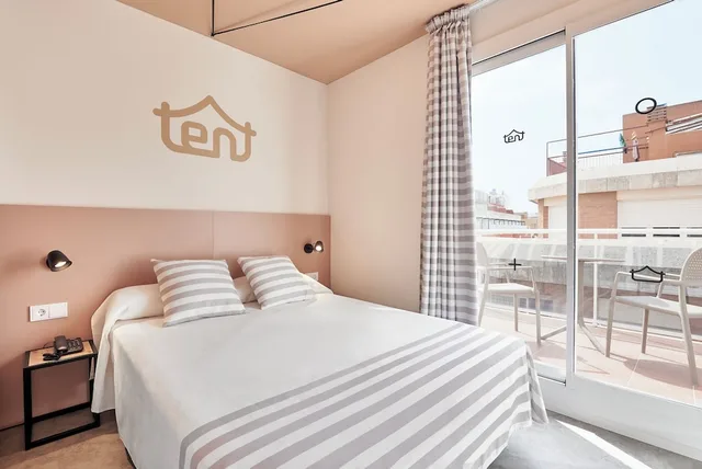 غرفة قياسية بسرير مزدوج بشرفة، Tent Lloret de Mar 1/4