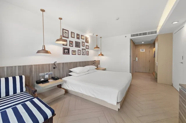 غرفة سوبيريور بسرير كينج بإطلالة على البحر، Mayaana Beach Resort - Formerly Golden Tulip Pattaya Beach Resort 1/2