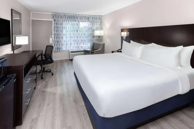 غرفة بسرير كينج، Days Inn By Wyndham Melbourne 1/2