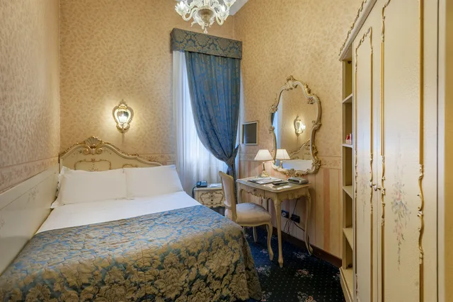 ECONOMY Double Room (French Bed Size)، Hotel Montecarlo 1/3