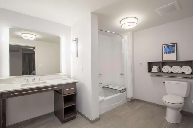 جناح بسريرين كوين بشرفة بحوض استحمام لذوي الإعاقة، Homewood Suites By Hilton Saratoga Springs 2/3