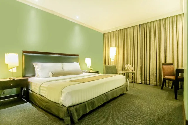 غرفة ديلوكس بسريرين منفصلين، Makati Palace Hotel 1/3