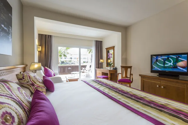 Superior, King Bed, Pool Side، GRAND PALLADIUM PALACE IBIZA RESORT 4/7