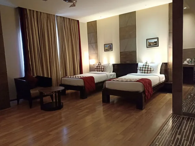 غرفة ديلوكس بسريرين منفصلين للمدخنين، Ramada by Wyndham Ajmer 4/8