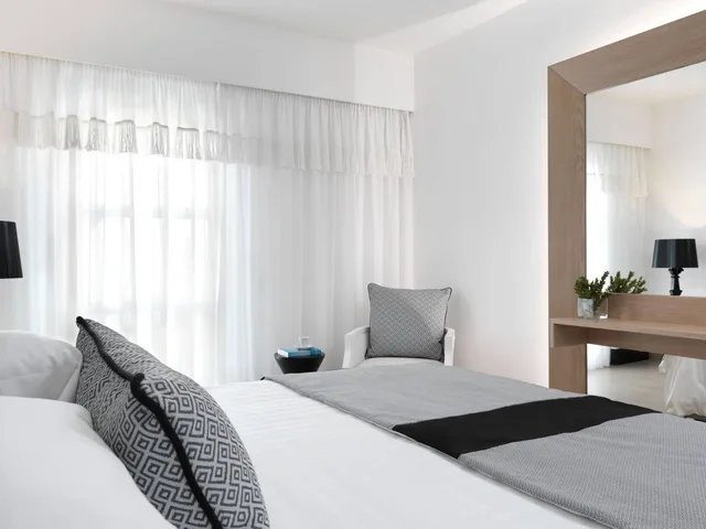Room, Double Bed, Garden Floor، Aressana Spa Hotel and Suites 4/10