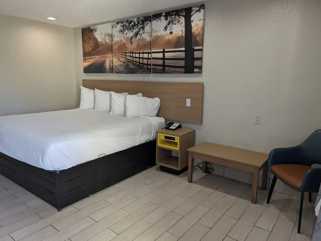 غرفة بسرير كينج للمدخنين، Days Inn by Wyndham Arcadia Louisiana 1/10