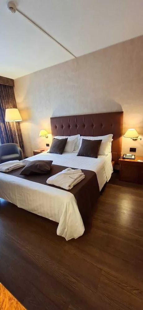 Michelle, Junior Suite, Queen Bed، HOTEL DE LA VILLE AVELLINO 1/10