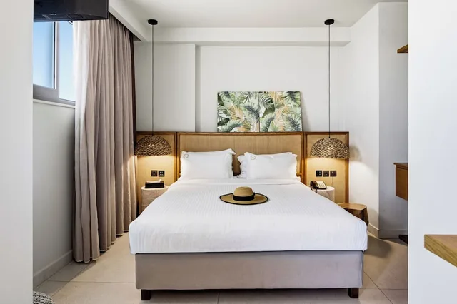 جناح جونيور بسرير كوين بجاكوزي، Dom Boutique Hotel 1/10