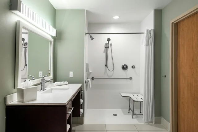 جناح بسرير كينج لذوي الإعاقة، Home2 Suites By Hilton Ft. Lauderdale Airport/Cruise Port 2/2