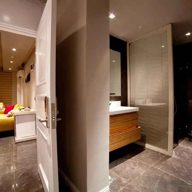 جناح تنفيذي، Upper House Hotel 9/10