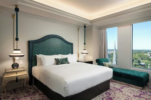 غرفة بسرير كينج لذوي الإعاقة، Grand Bohemian Hotel Charlotte Autograph Collection 1/5