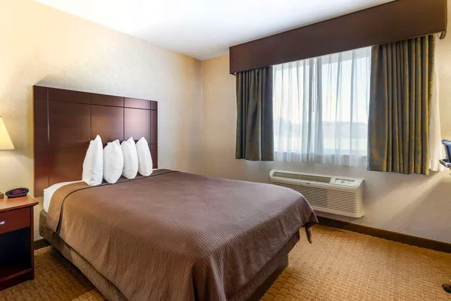 غرفة بسريرين كوين بحوض استحمام لذوي الإعاقة، Best Western Wittenberg Inn 2/4