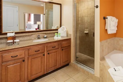 غرفة بسرير مزدوج أو سريرين منفصلين بغرفتي نوم، Floridays Orlando Resort 2/2