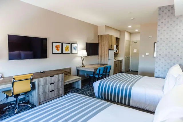 Suite, 2 Queen Beds, Best Western Premier Executive Residency Medicine Hat 4/9