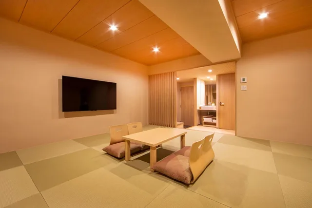 Japanese, Family 6, Karaksa Hotel Tokyo Station 1/6