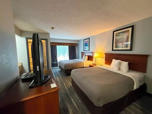 Suite, 2 Queen Beds, Baymont by Wyndham Memphis I-40 2/5