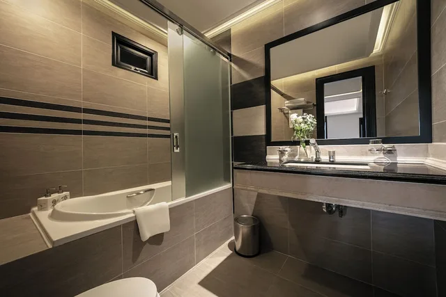 Deluxe, Twin Beds, No Window، Champton Hanoi Hotel 5/7