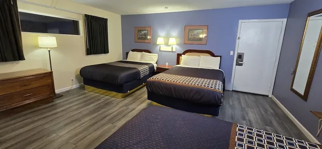 Suite, 1 King and 2 Double Beds, Rodeway Inn & Suites Blythe I-10, CA 3/18